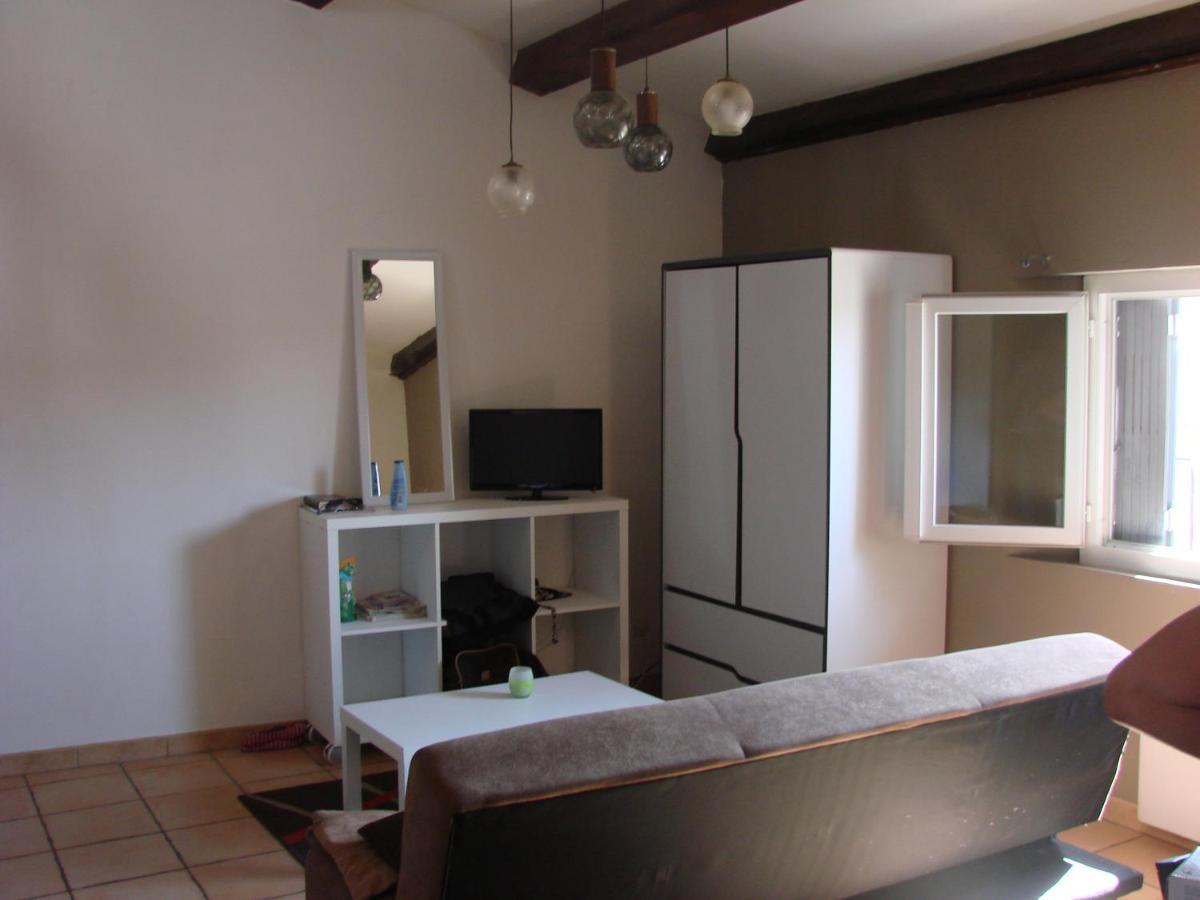 Apartmán 25 Fm 2 D Coursan Exteriér fotografie